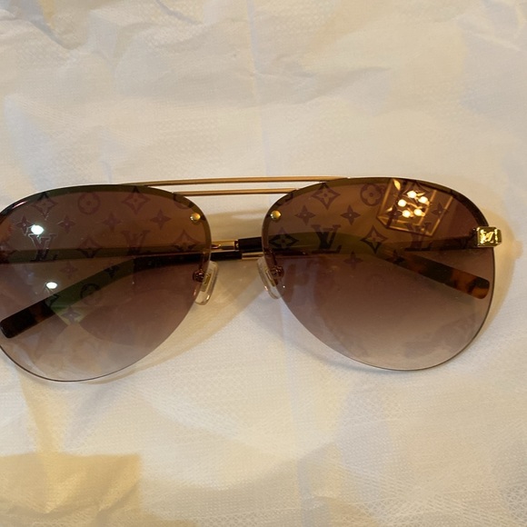 Almost brand new authentic Louis Vuitton, could be unisex - Picture 2 of 6